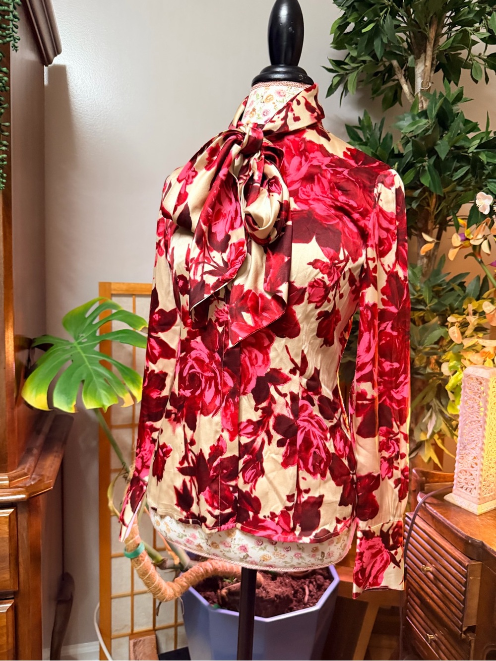 Brooks Brothers 100% Italian Silk - Rose Floral - Neck Blouse - Size 4- 18"
p2p